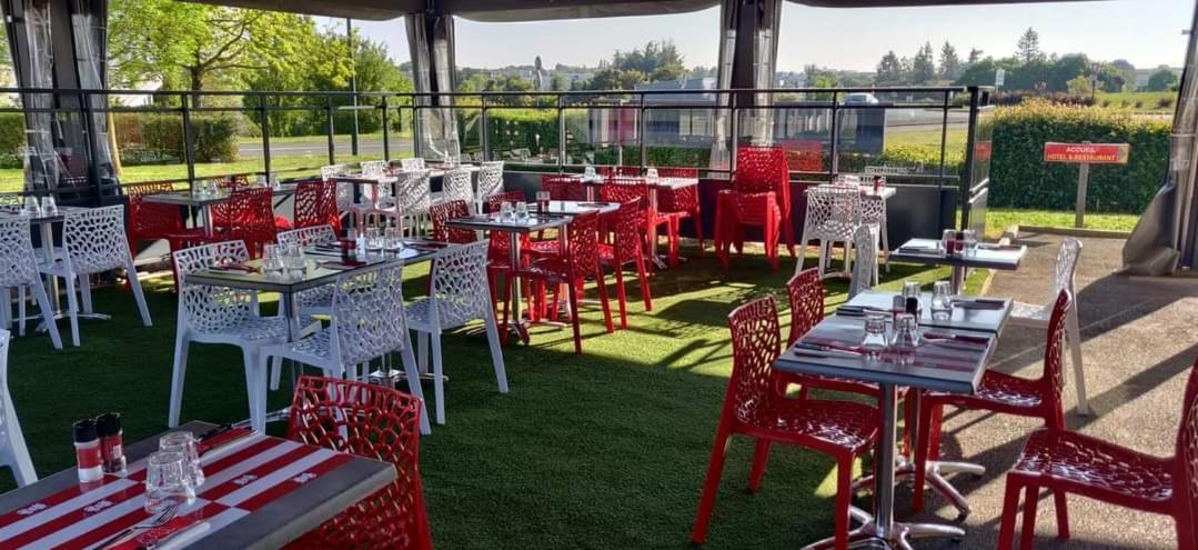 Contact Hotel Fontenay Le Comte Zewnętrze zdjęcie