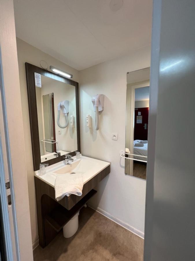 Contact Hotel Fontenay Le Comte Zewnętrze zdjęcie